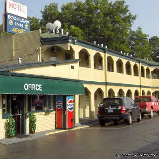 Economy Inn Express Warren Exterior photo